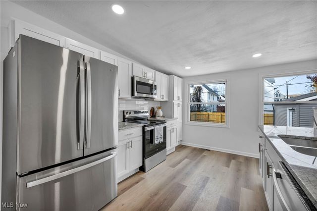 828 Nela View Road, Cleveland Heights, OH 44112