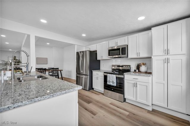 828 Nela View Road, Cleveland Heights, OH 44112