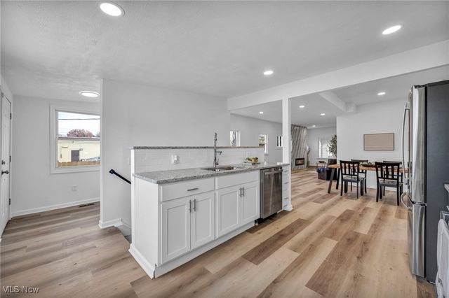 828 Nela View Road, Cleveland Heights, OH 44112