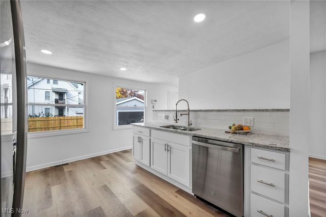 828 Nela View Road, Cleveland Heights, OH 44112