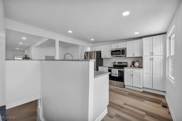 828 Nela View Road, Cleveland Heights, OH 44112