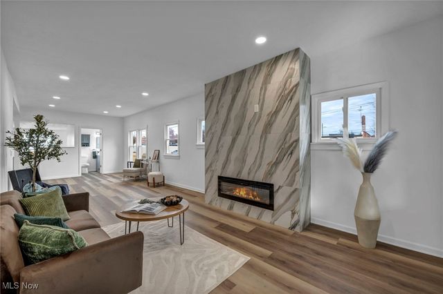 828 Nela View Road, Cleveland Heights, OH 44112