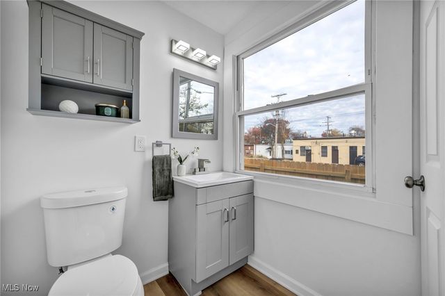 828 Nela View Road, Cleveland Heights, OH 44112