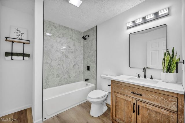 828 Nela View Road, Cleveland Heights, OH 44112