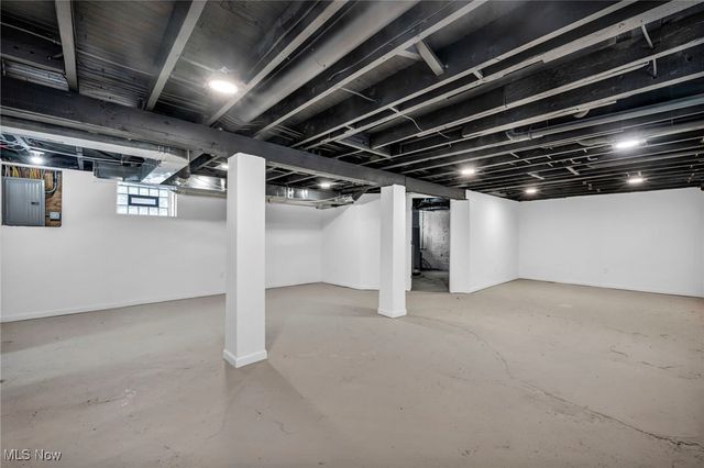 828 Nela View Road, Cleveland Heights, OH 44112