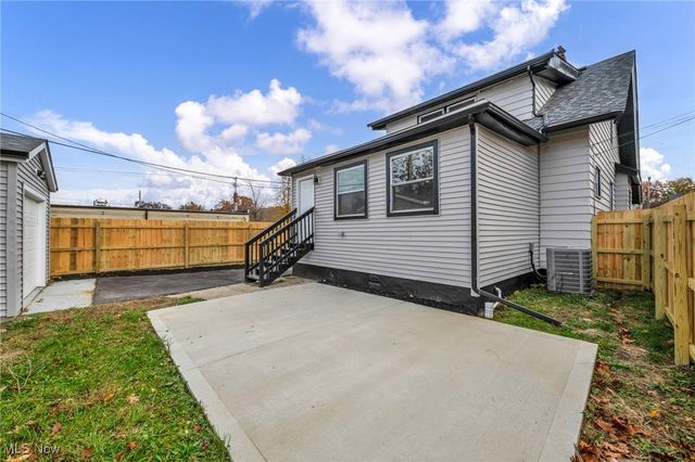 828 Nela View Road, Cleveland Heights, OH 44112