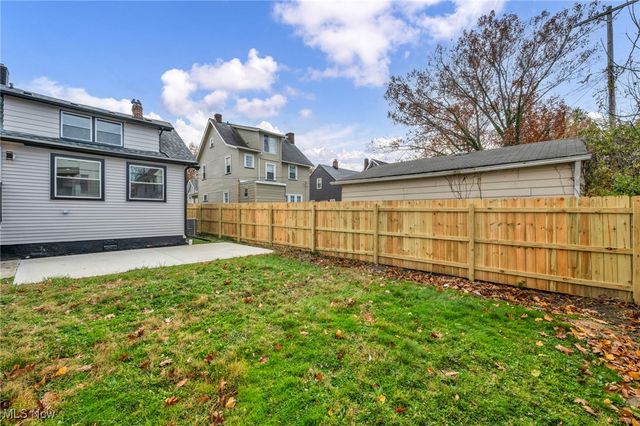 828 Nela View Road, Cleveland Heights, OH 44112