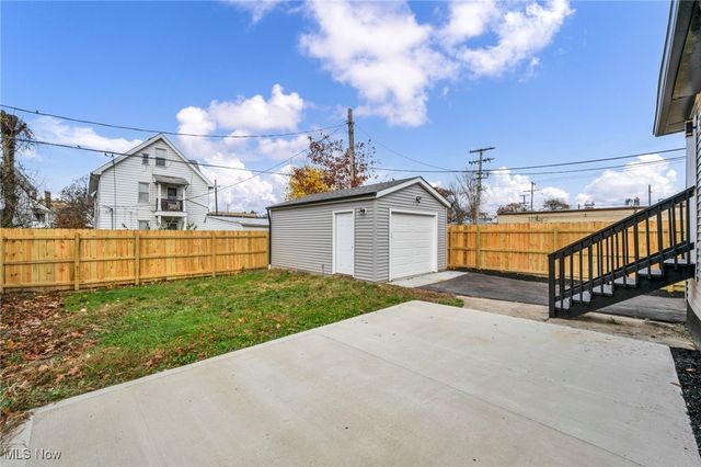 828 Nela View Road, Cleveland Heights, OH 44112