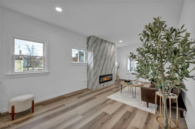 828 Nela View Road, Cleveland Heights, OH 44112