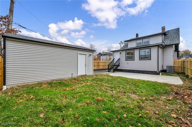 828 Nela View Road, Cleveland Heights, OH 44112