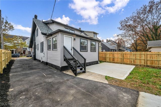 828 Nela View Road, Cleveland Heights, OH 44112