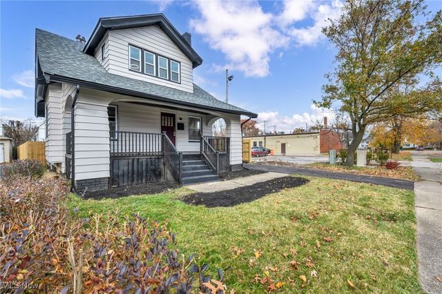 828 Nela View Road, Cleveland Heights, OH 44112