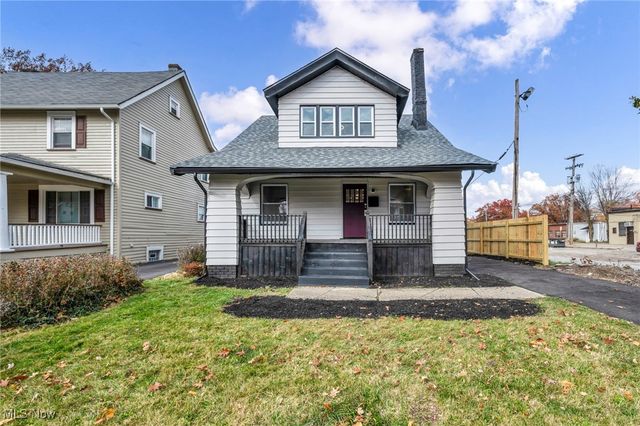 828 Nela View Road, Cleveland Heights, OH 44112