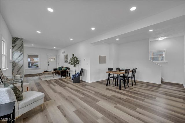 828 Nela View Road, Cleveland Heights, OH 44112