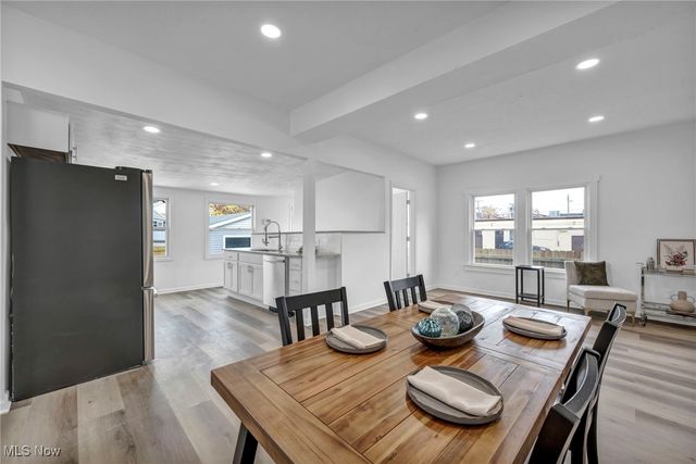 828 Nela View Road, Cleveland Heights, OH 44112