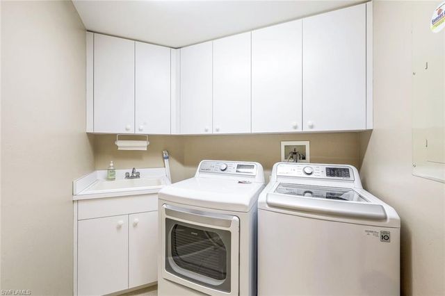 325 Dunes BLVD 406, Naples, FL 34110