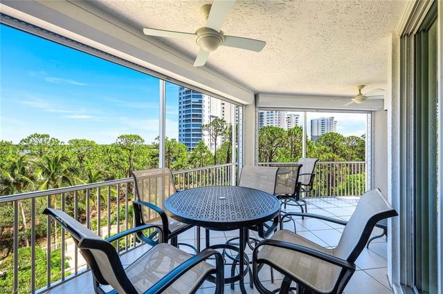 325 Dunes BLVD 406, Naples, FL 34110