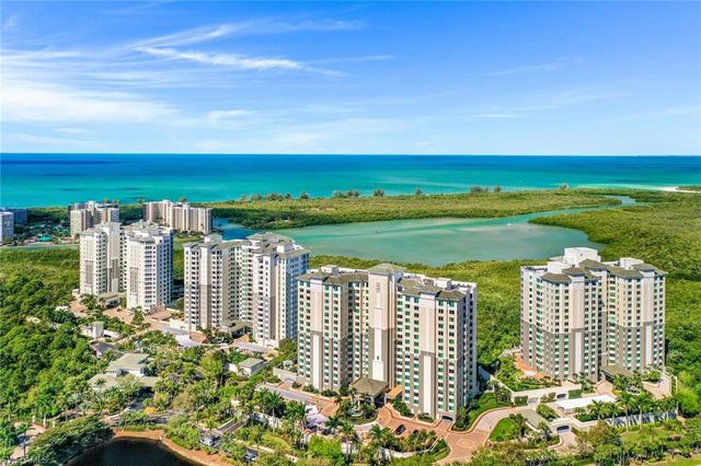 325 Dunes BLVD 406, Naples, FL 34110