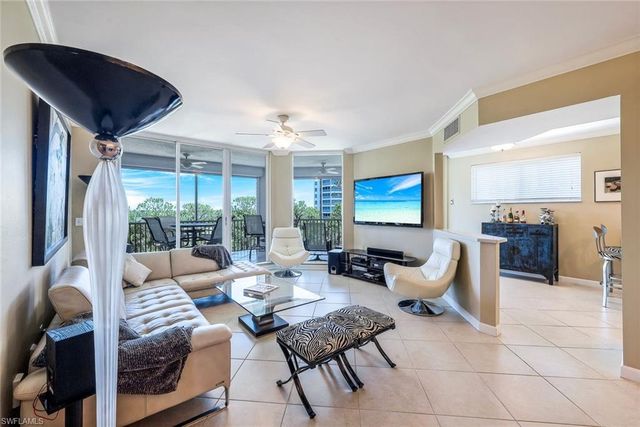 325 Dunes BLVD 406, Naples, FL 34110