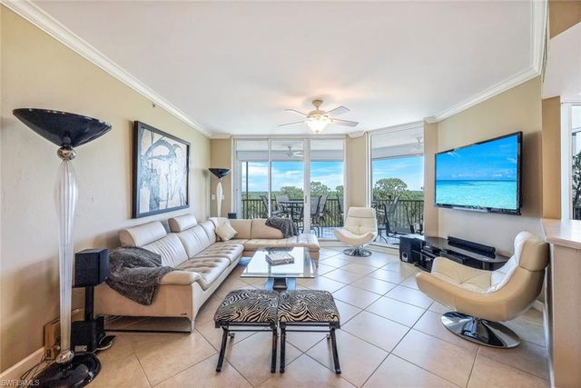 325 Dunes BLVD 406, Naples, FL 34110