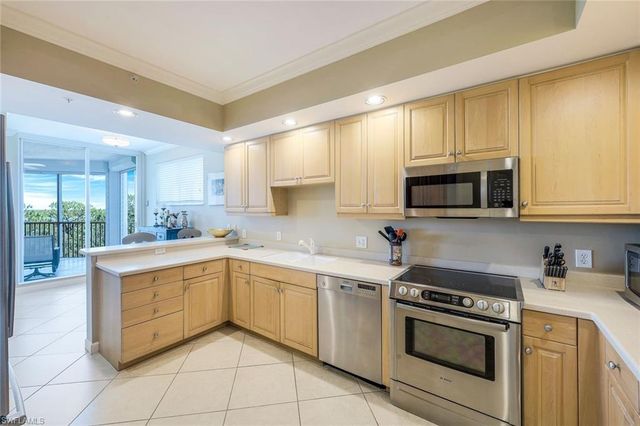 325 Dunes BLVD 406, Naples, FL 34110