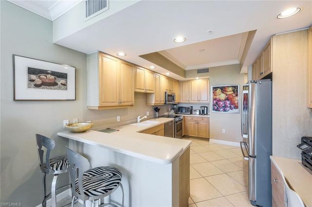 325 Dunes BLVD 406, Naples, FL 34110