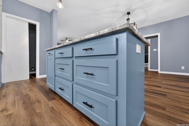 703 E KREZDORN ST, Seguin, TX 78155