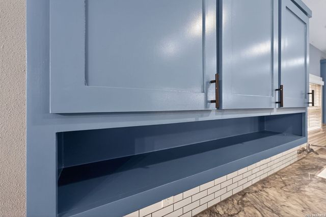 703 E KREZDORN ST, Seguin, TX 78155