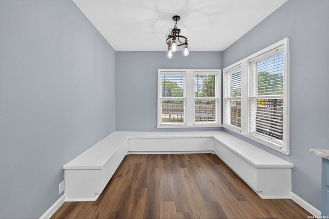 703 E KREZDORN ST, Seguin, TX 78155