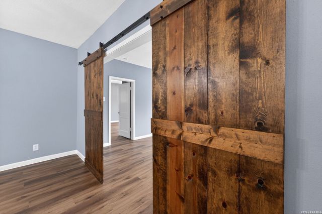 703 E KREZDORN ST, Seguin, TX 78155