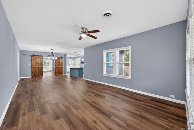 703 E KREZDORN ST, Seguin, TX 78155