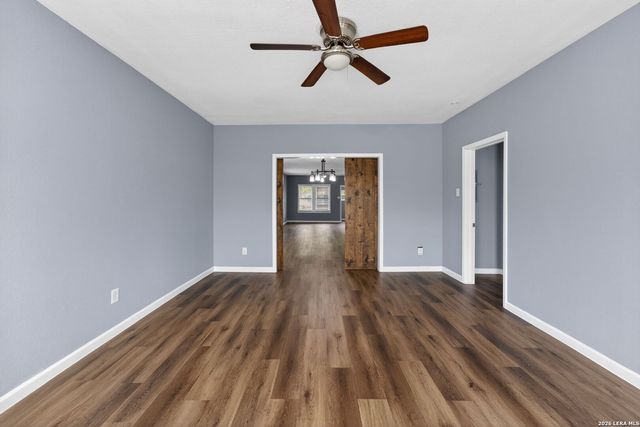 703 E KREZDORN ST, Seguin, TX 78155