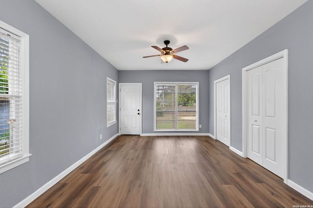 703 E KREZDORN ST, Seguin, TX 78155