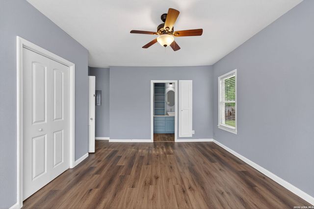 703 E KREZDORN ST, Seguin, TX 78155