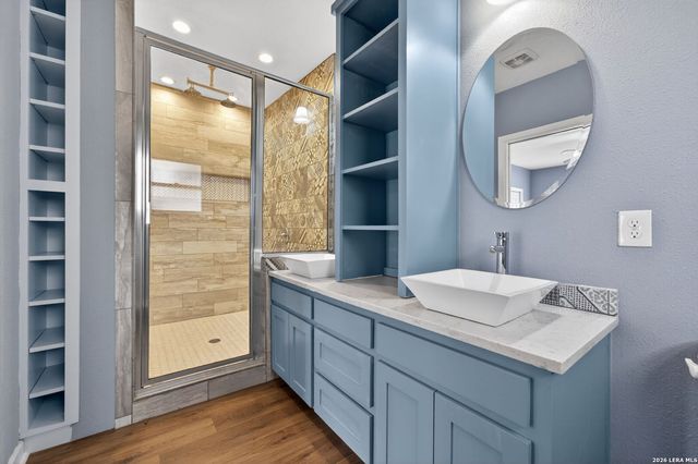 703 E KREZDORN ST, Seguin, TX 78155