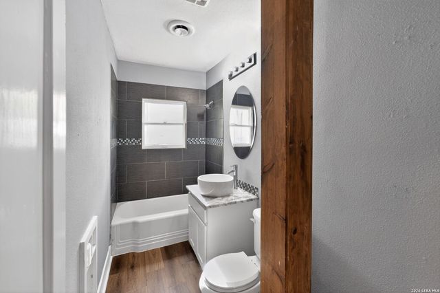 703 E KREZDORN ST, Seguin, TX 78155