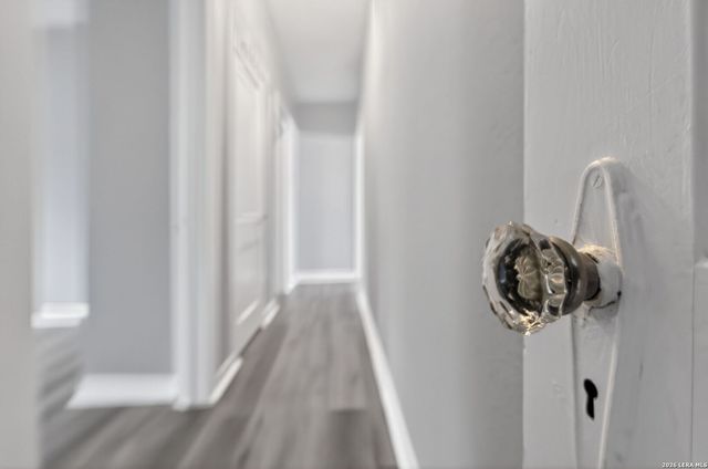 703 E KREZDORN ST, Seguin, TX 78155