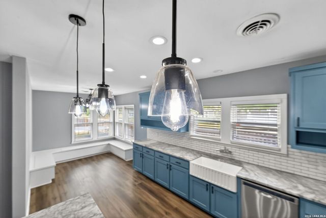 703 E KREZDORN ST, Seguin, TX 78155