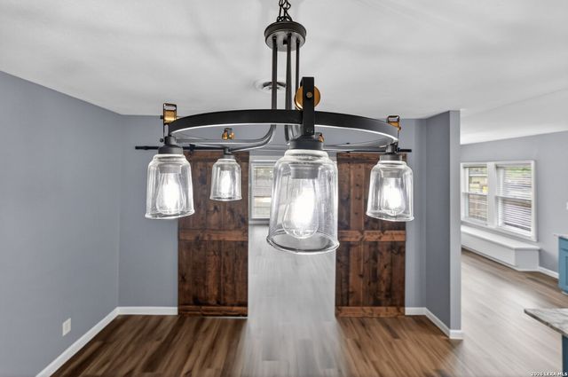 703 E KREZDORN ST, Seguin, TX 78155