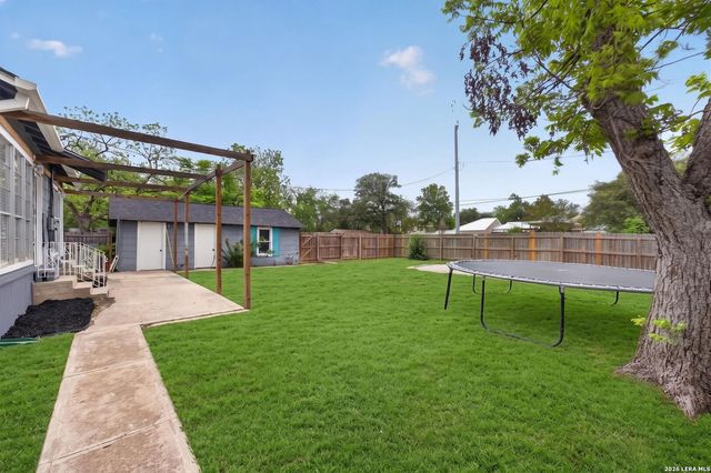 703 E KREZDORN ST, Seguin, TX 78155