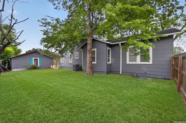 703 E KREZDORN ST, Seguin, TX 78155