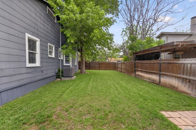 703 E KREZDORN ST, Seguin, TX 78155