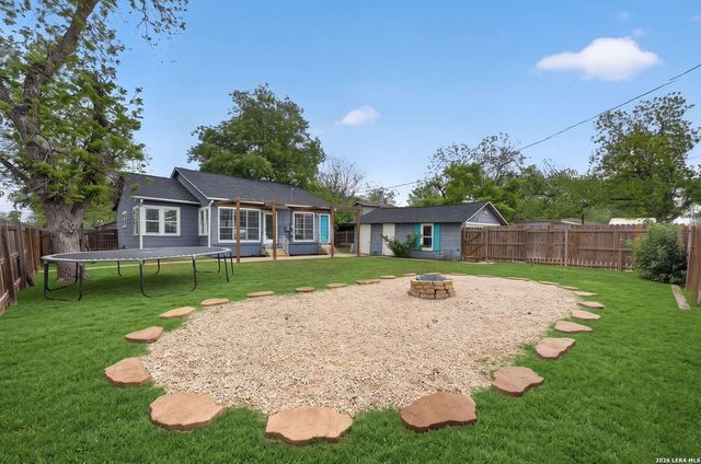 703 E KREZDORN ST, Seguin, TX 78155