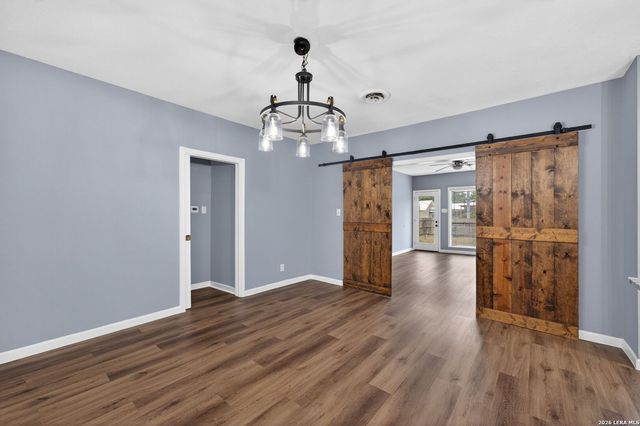 703 E KREZDORN ST, Seguin, TX 78155