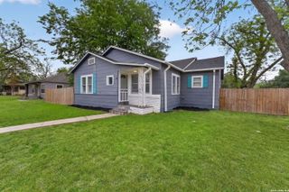703 E KREZDORN ST, Seguin, TX 78155