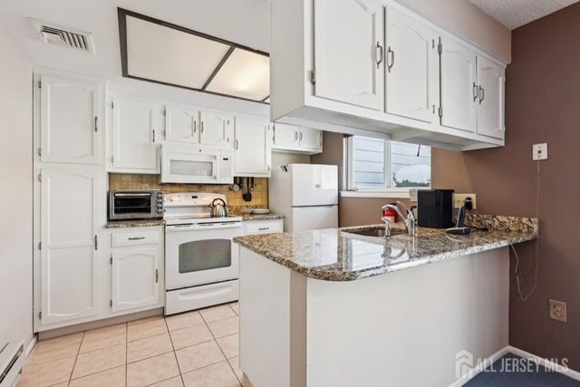 180-B Mimosa Plaza B, Monroe, NJ 08831