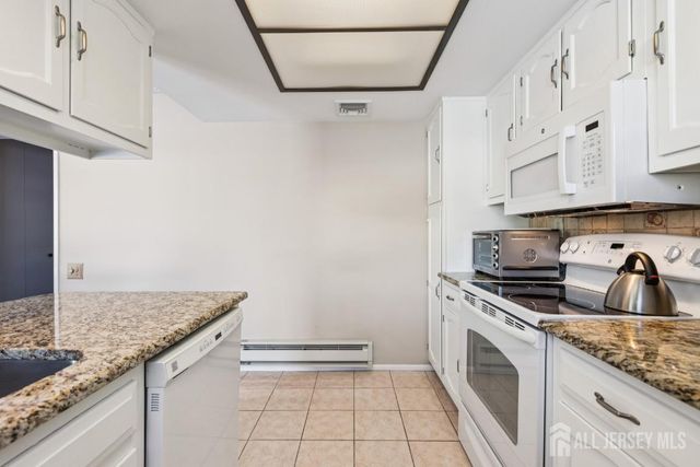 180-B Mimosa Plaza B, Monroe, NJ 08831