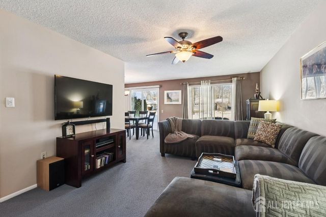 180-B Mimosa Plaza B, Monroe, NJ 08831