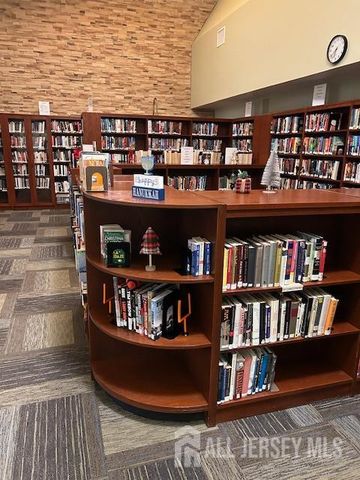 180-B Mimosa Plaza B, Monroe, NJ 08831