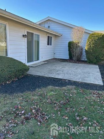 180-B Mimosa Plaza B, Monroe, NJ 08831